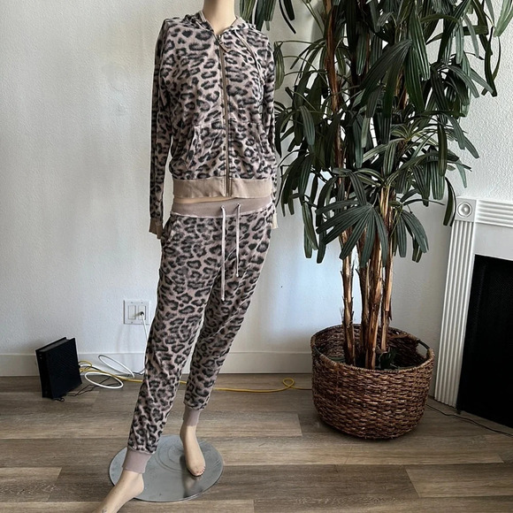 Splendid Two Piece Leopard Print Sweat Set - Picture 1 of 9